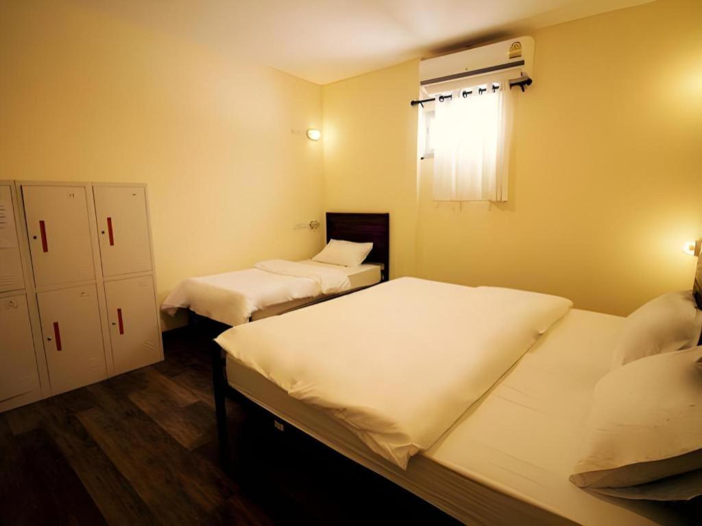 Art Hotel Sanamchai Bangkok Exterior photo