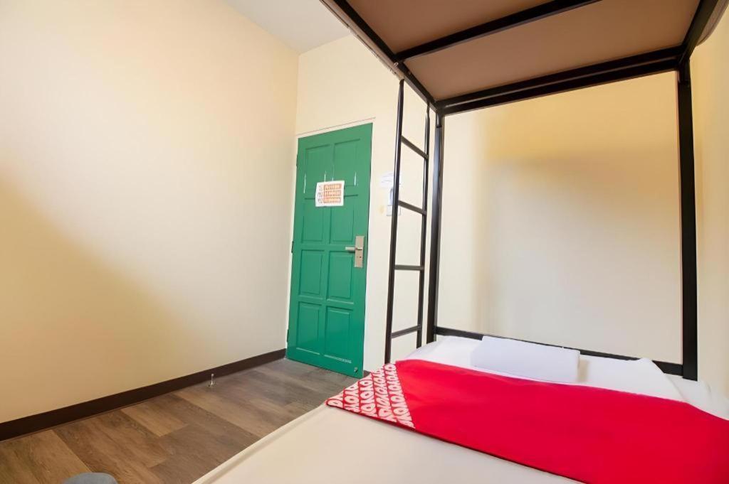 Art Hotel Sanamchai Bangkok Exterior photo